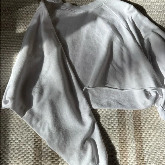 ALO Yoga White Cropped Sweatshirt - Picture 2 of 3